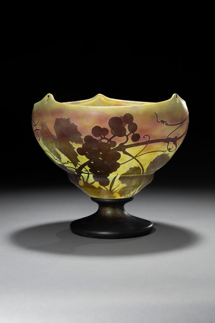 Footed Bowl (Coupe) with Grapevine Decoration